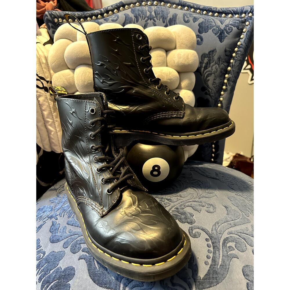 Dr Martens Black Flames Embossed 1460 size 7/EU 38